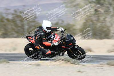 media/Dec-01-2025-Moto Forza (Mon) [[2daa91e15f]]/2-Intermediate Group/Session 3 (Turn 7 Inside Pans)/